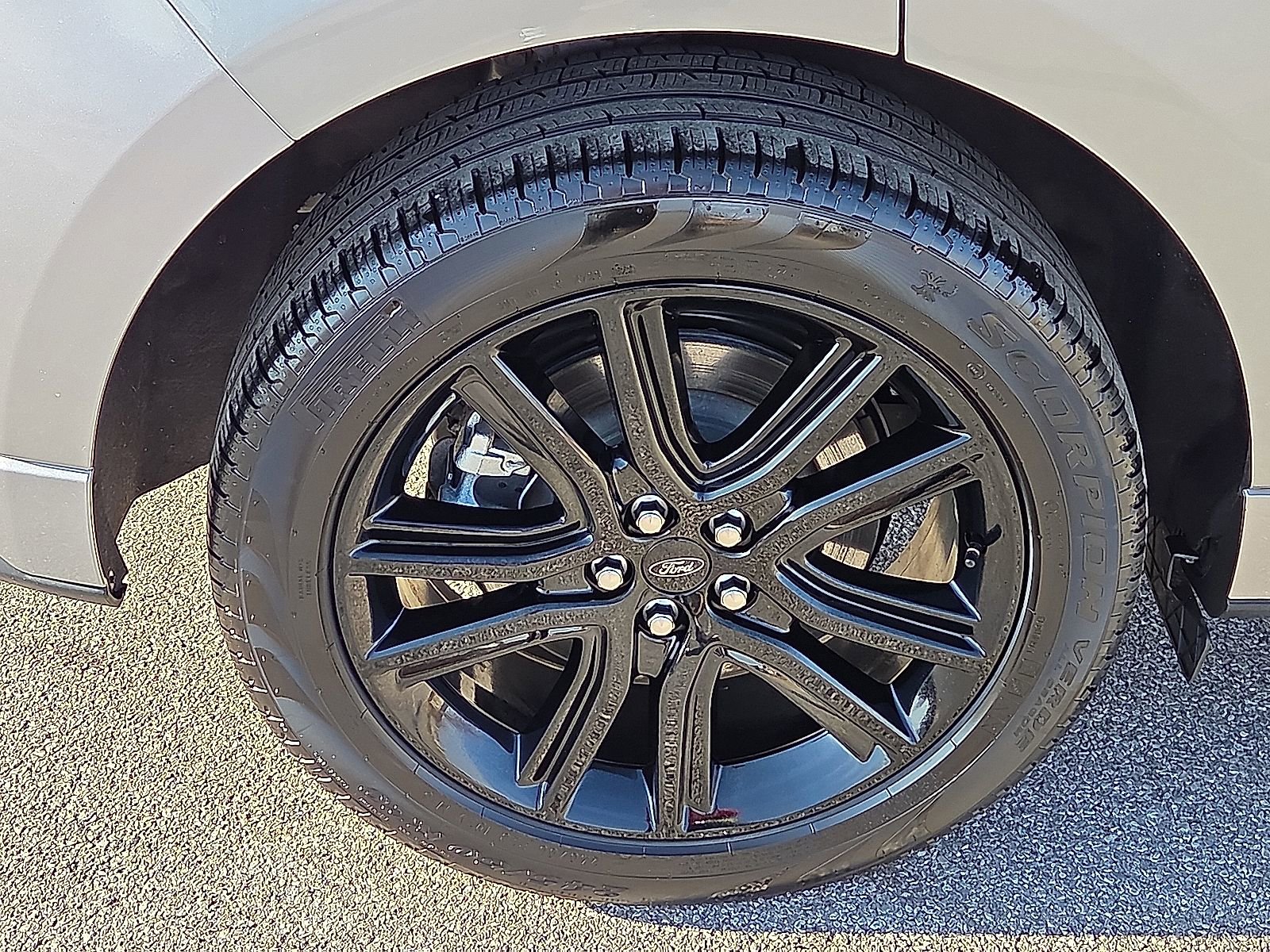 Certified 2024 Ford Edge ST-Line w/ Class II Trailer Tow Package AWD/4WD image 7