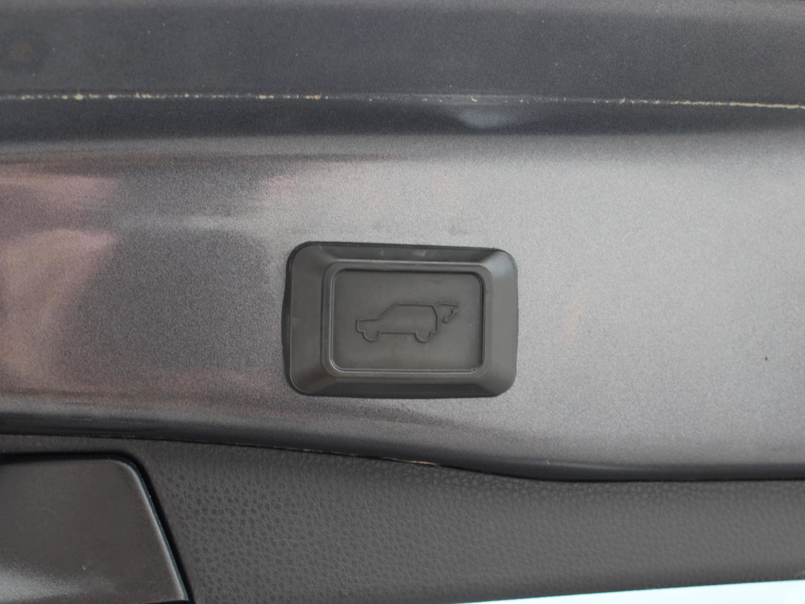 Used 2020 Toyota RAV4 XLE Premium AWD/4WD image 9