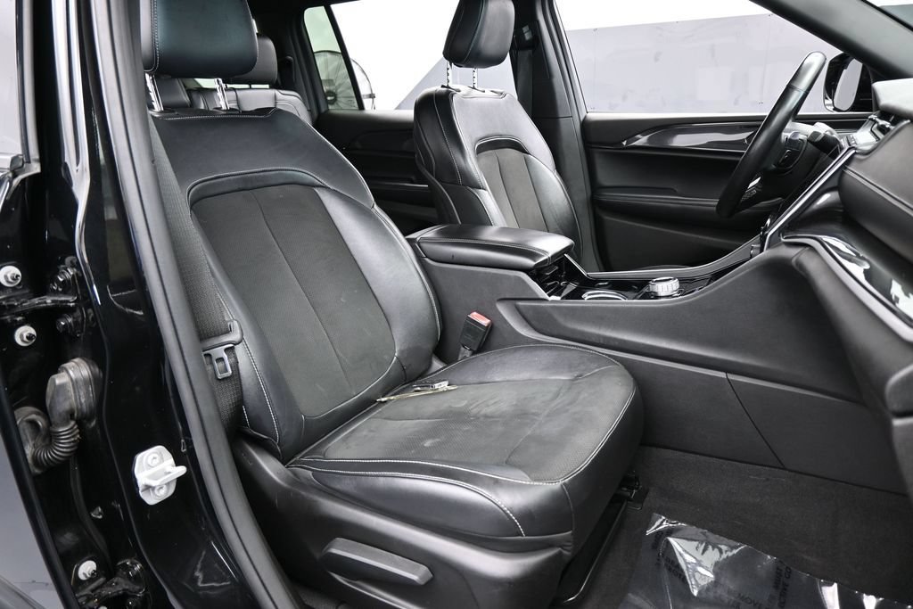 Used 2022 Jeep Grand Cherokee L Laredo RWD image 48
