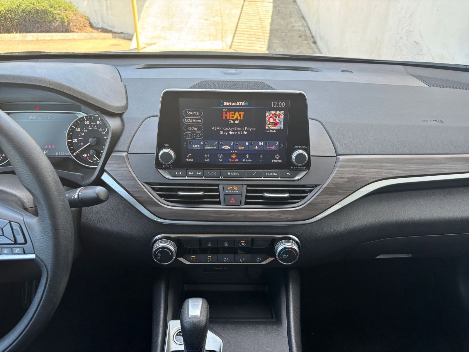 Used 2025 Nissan Altima 2.5 SV FWD image 17