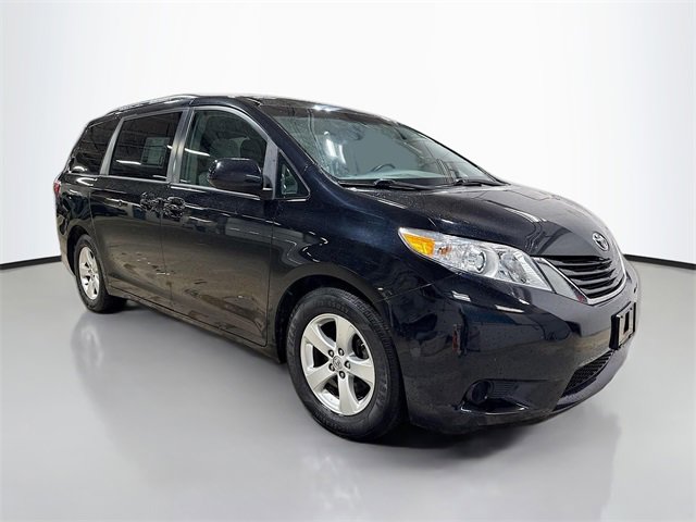 Used 2016 Toyota Sienna LE image 5