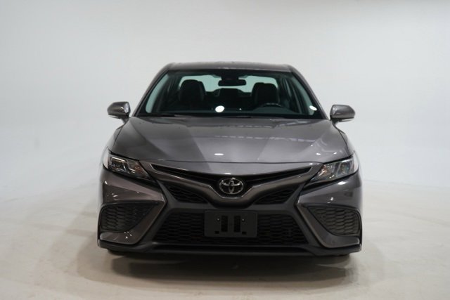 Used 2023 Toyota Camry SE image 2
