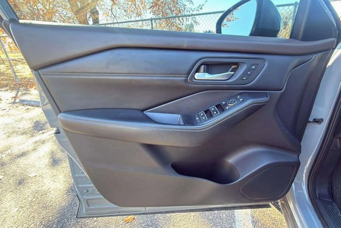 Used 2022 Nissan Rogue SL image 18