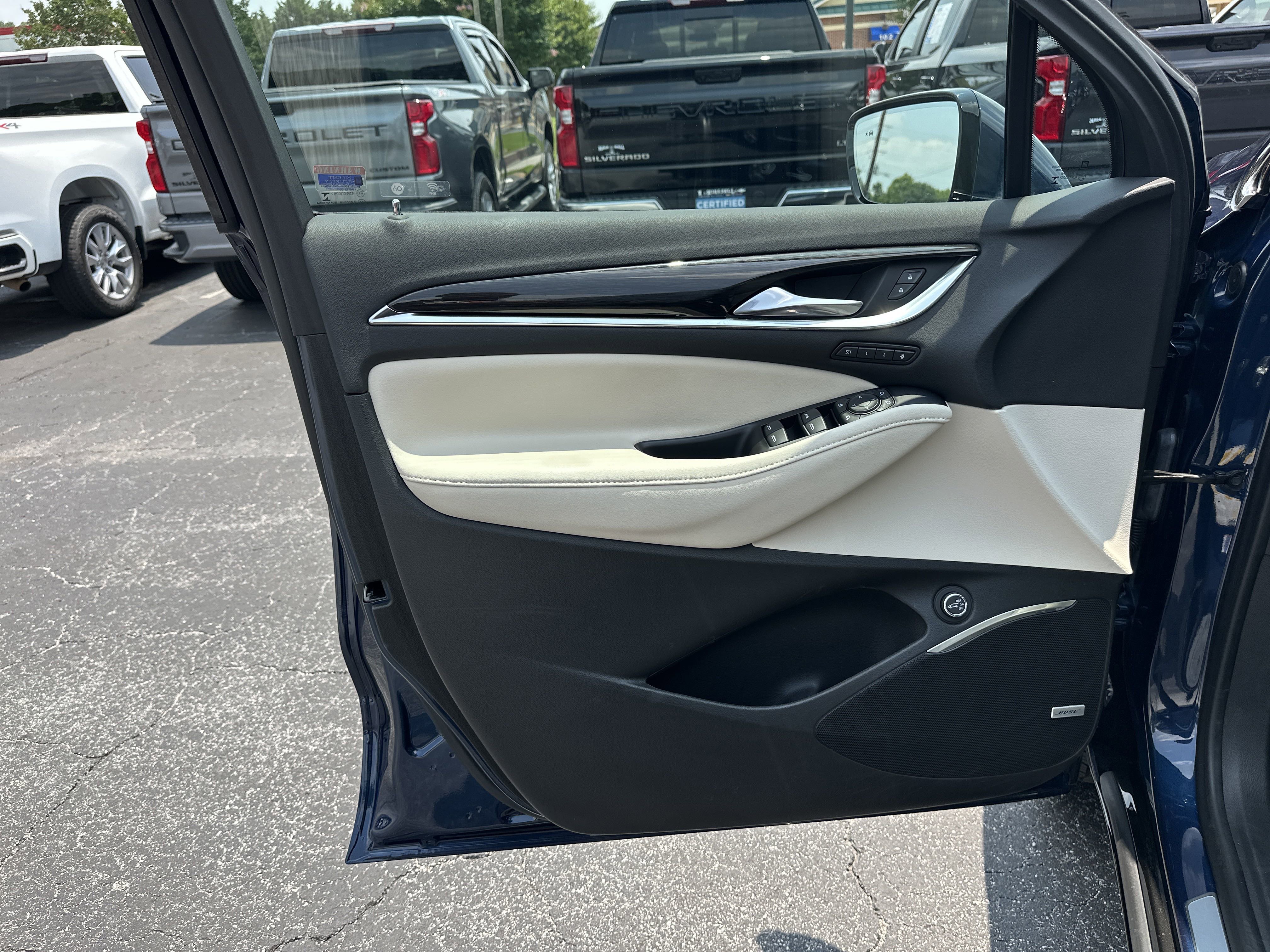 Used 2023 Buick Enclave Premium w/ Experience Buick Package image 7