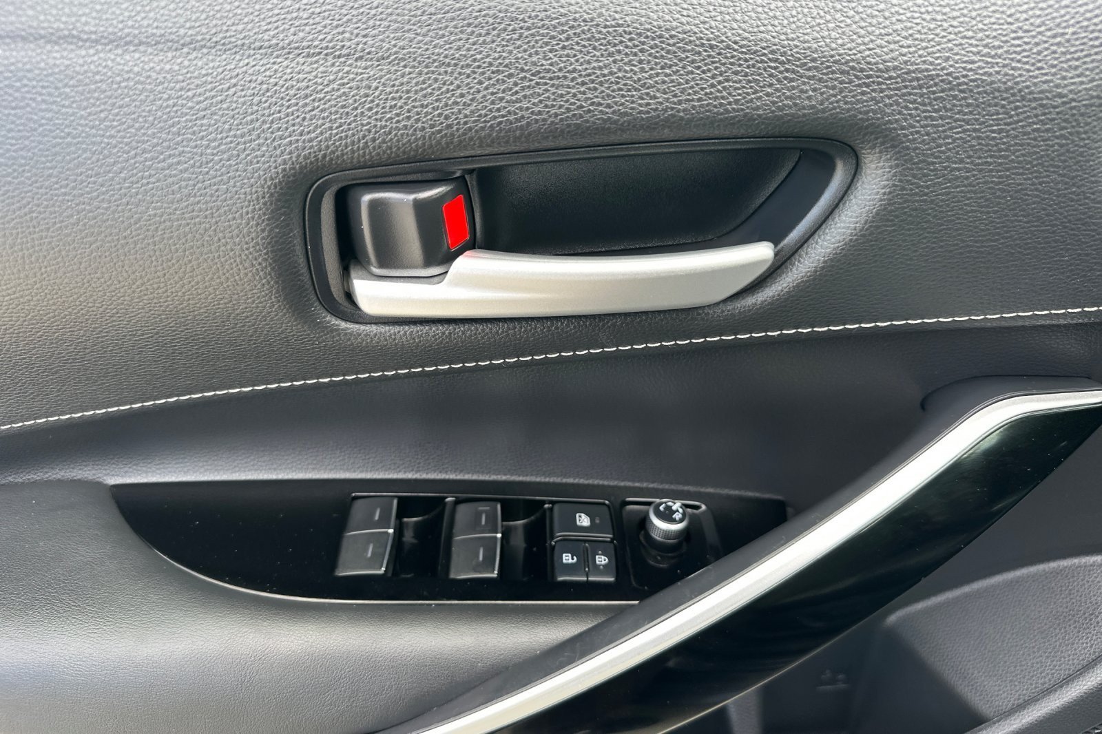 Certified 2021 Toyota Corolla XSE w/ Carpet Mat Package (TMS) FWD image 10