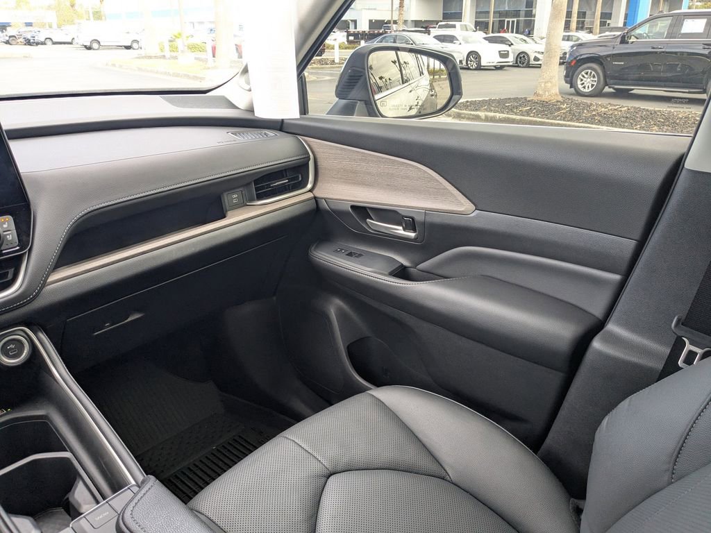 Used 2025 Toyota Grand Highlander FWD image 20