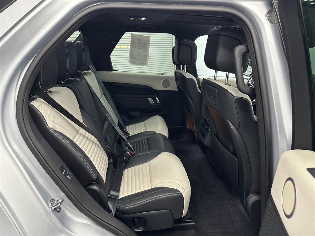 Used 2022 Land Rover Discovery S R-Dynamic image 17