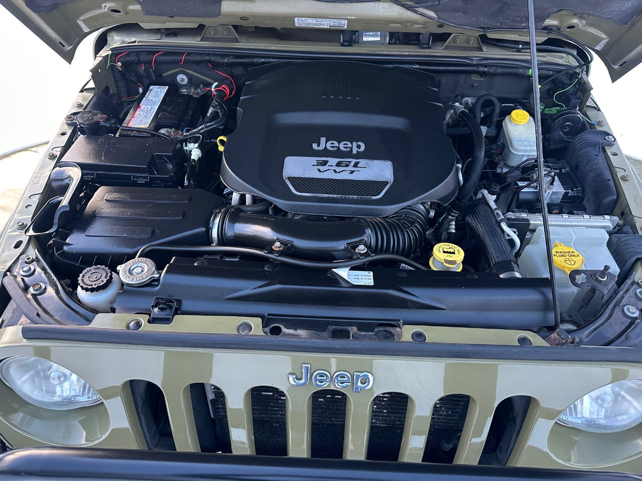 Used 2013 Jeep Wrangler Unlimited Sahara w/ Connectivity Group image 18