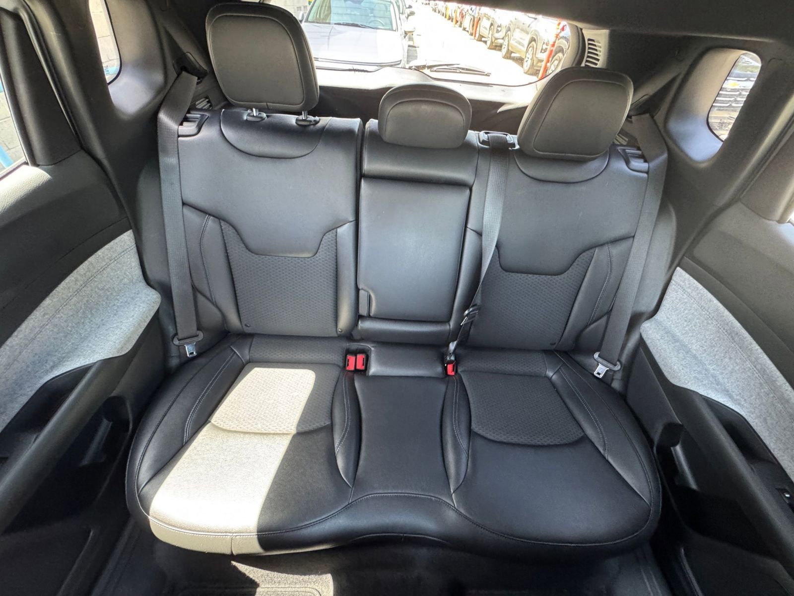 Used 2025 Jeep Compass Latitude AWD/4WD image 38