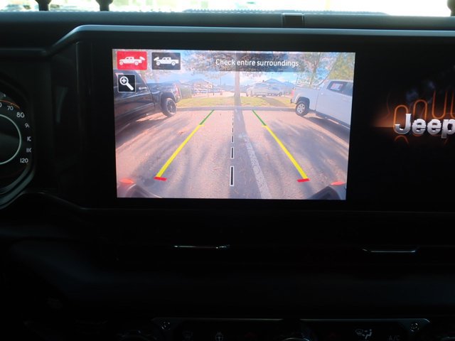 Used 2025 Jeep Gladiator Mojave AWD/4WD image 16