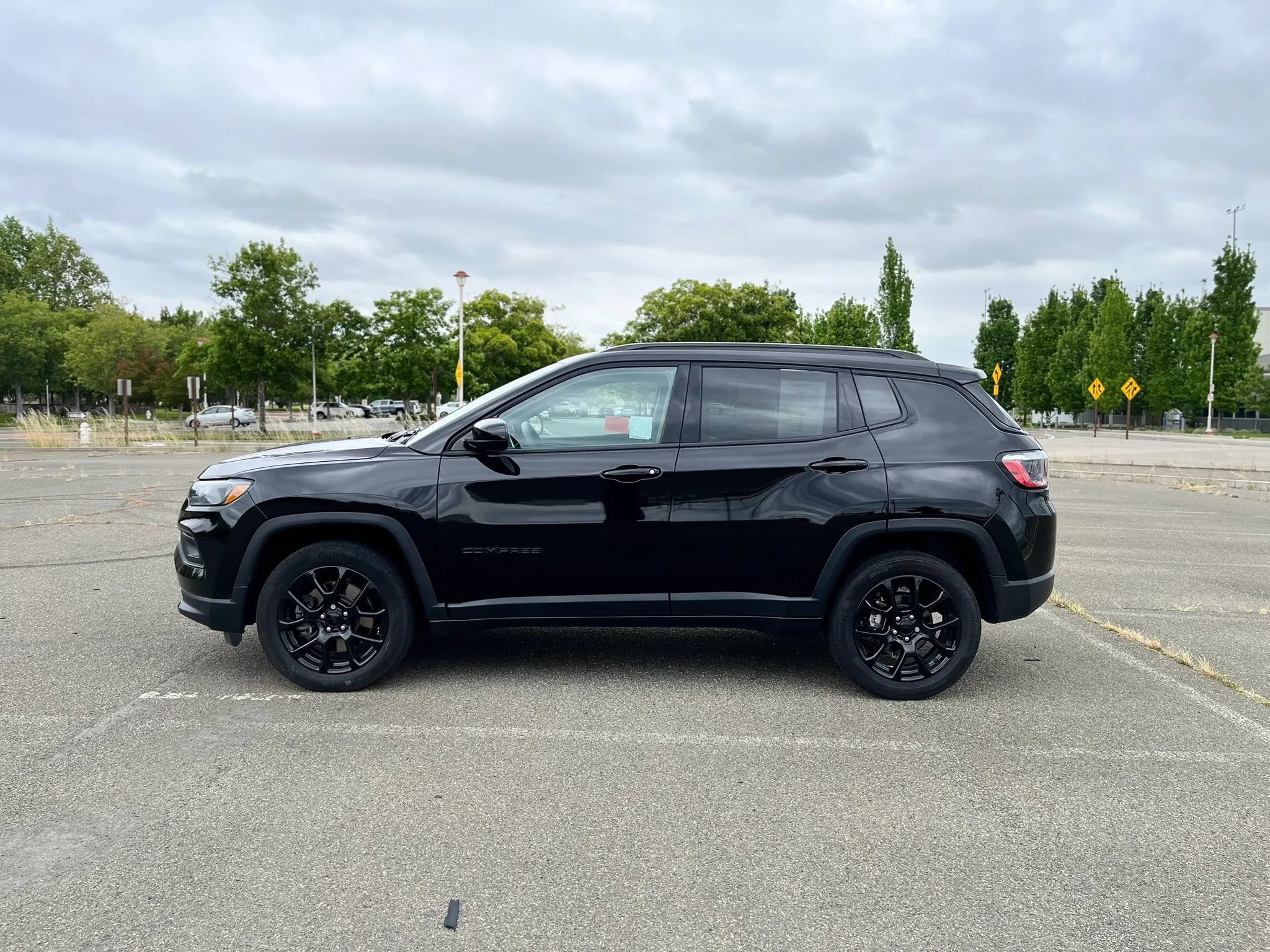 Used 2023 Jeep Compass Latitude AWD/4WD image 8