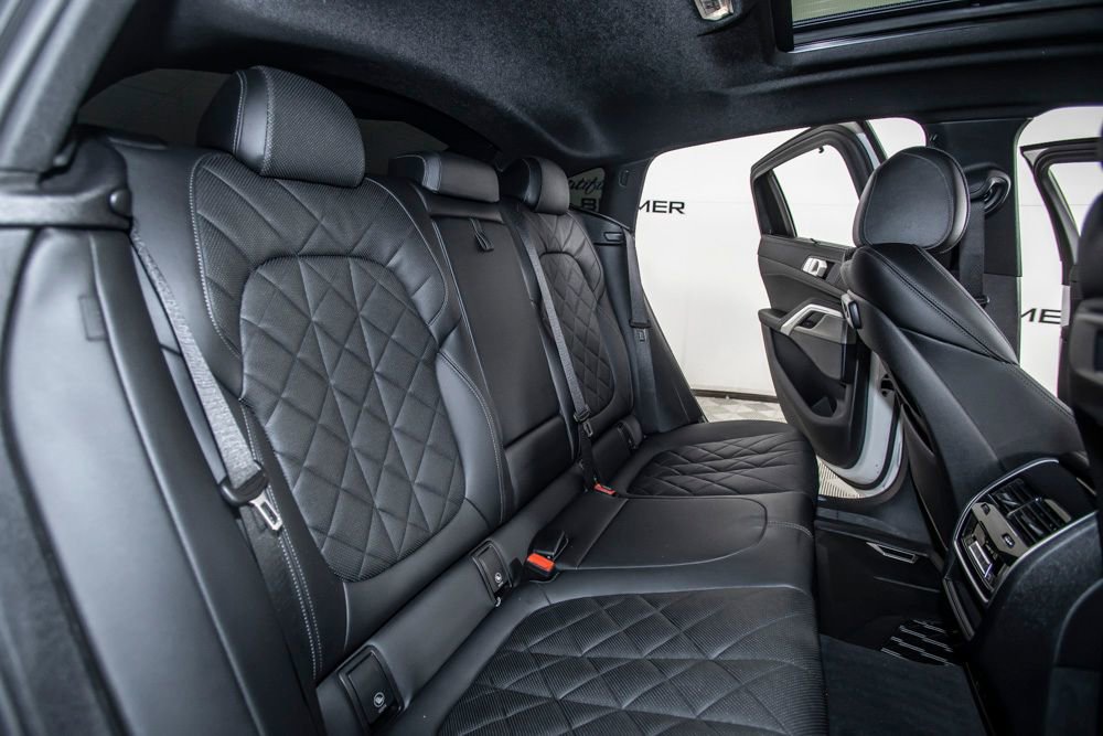 Used 2023 BMW X6 xDrive40i w/ Executive Package image 17