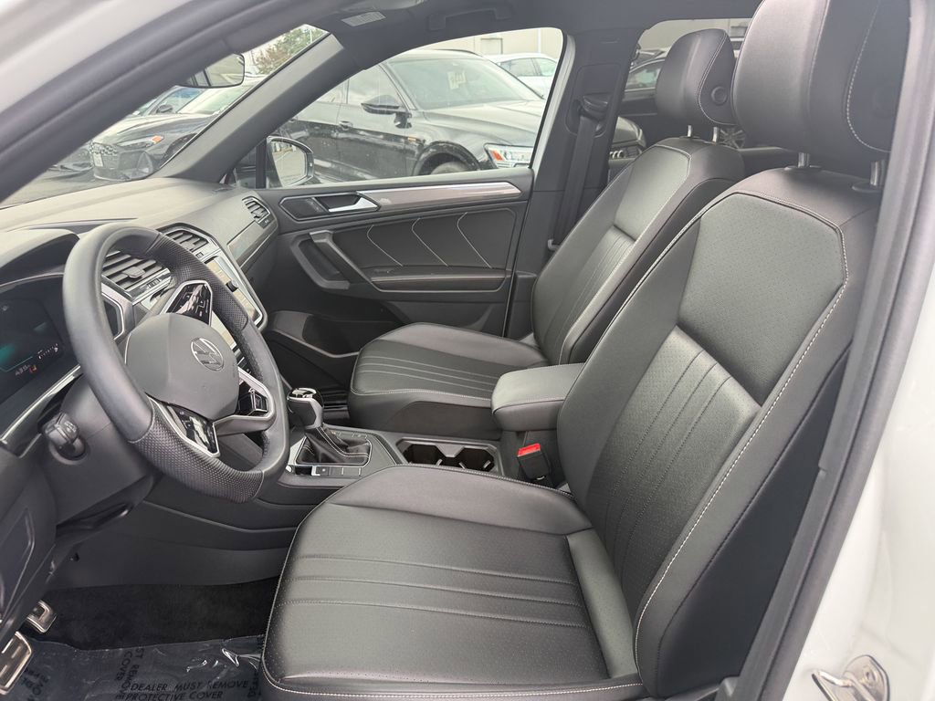Used 2024 Volkswagen Tiguan SE R-Line FWD image 13