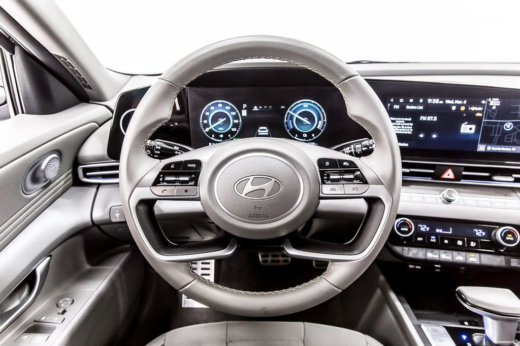 Used 2025 Hyundai Elantra SEL FWD image 19