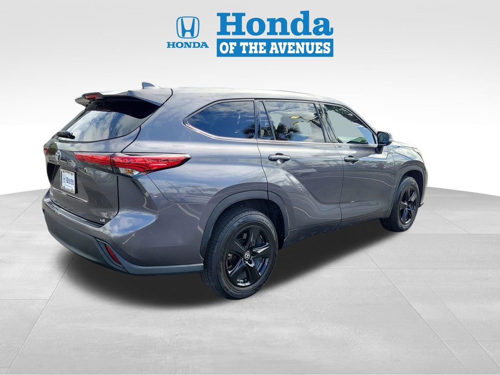 Used 2021 Toyota Highlander LE image 4
