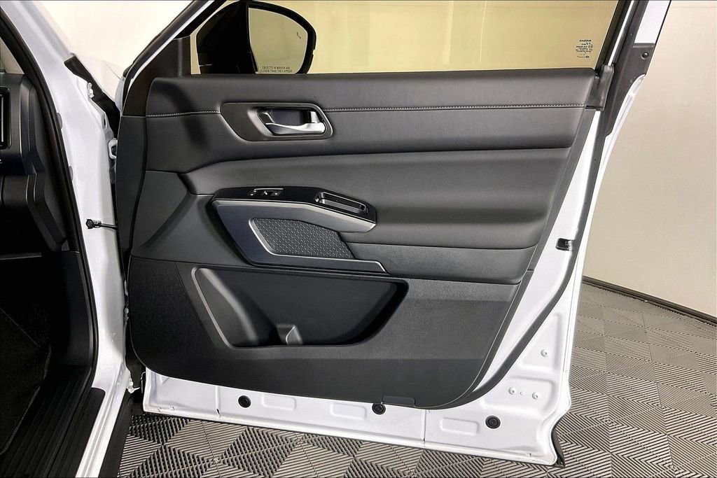 New 2026 Nissan Pathfinder SL image 24