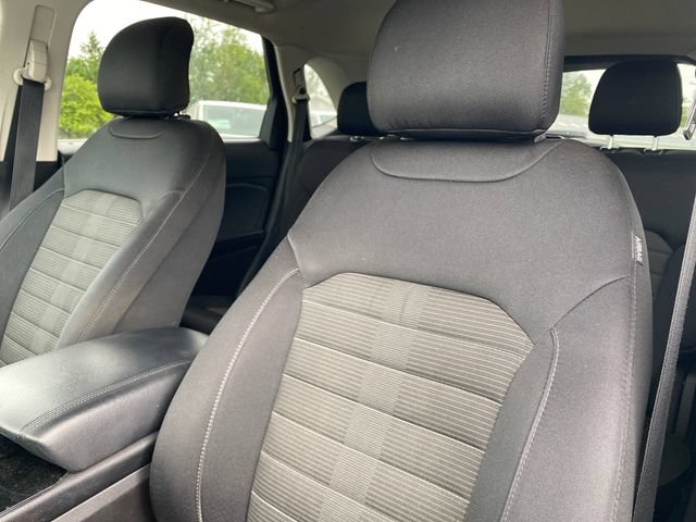 Used 2018 Ford Edge SEL w/ Safe & Smart Package AWD/4WD image 16