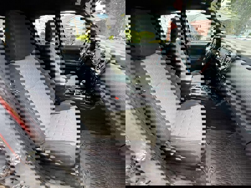 Used 2022 Toyota Tacoma TRD Sport w/ Technology Package image 12