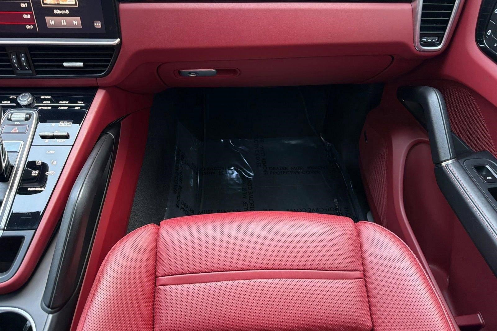 Used 2023 Porsche Cayenne Platinum Edition image 31