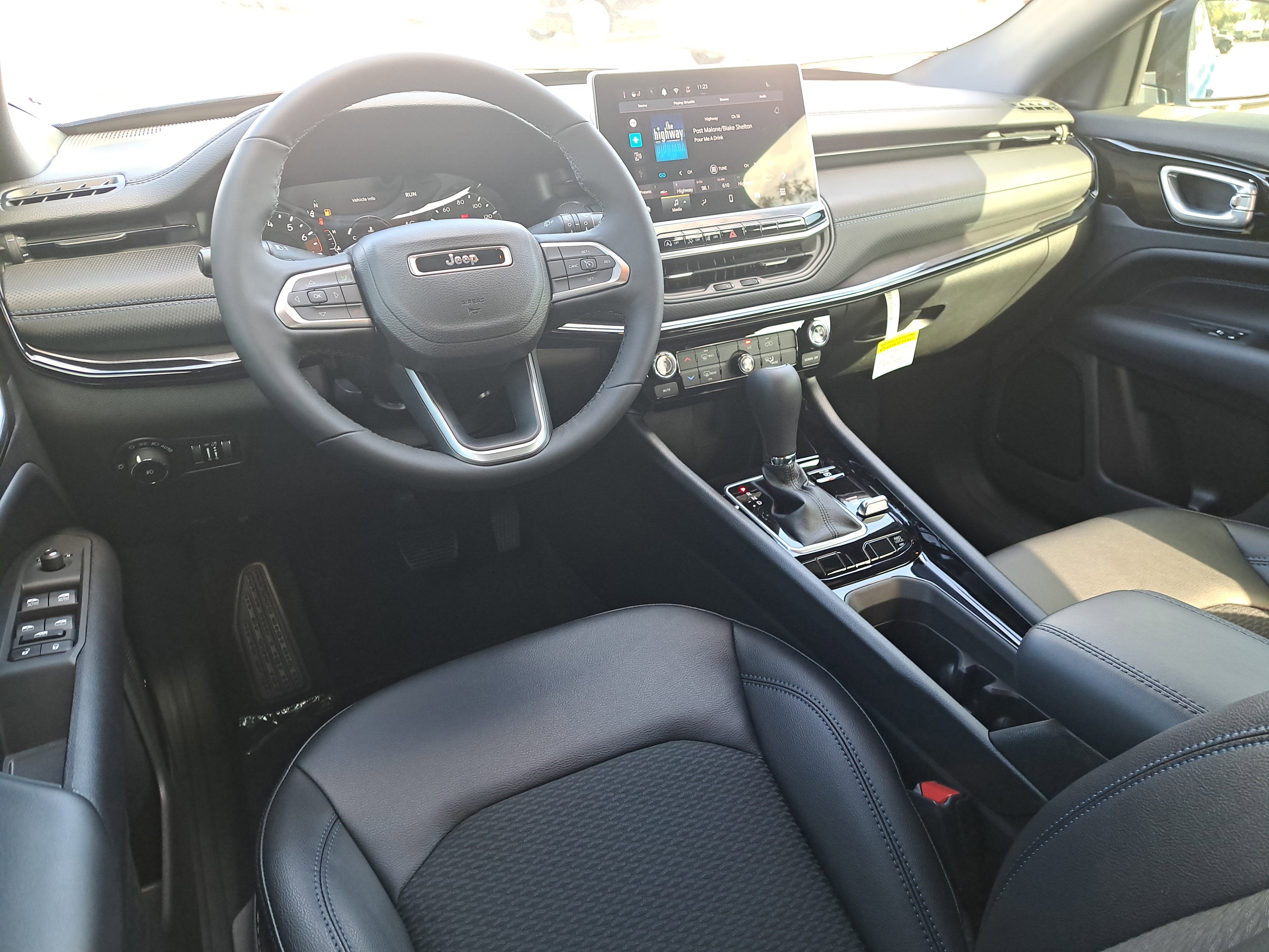 New 2026 Jeep Compass Latitude image 9