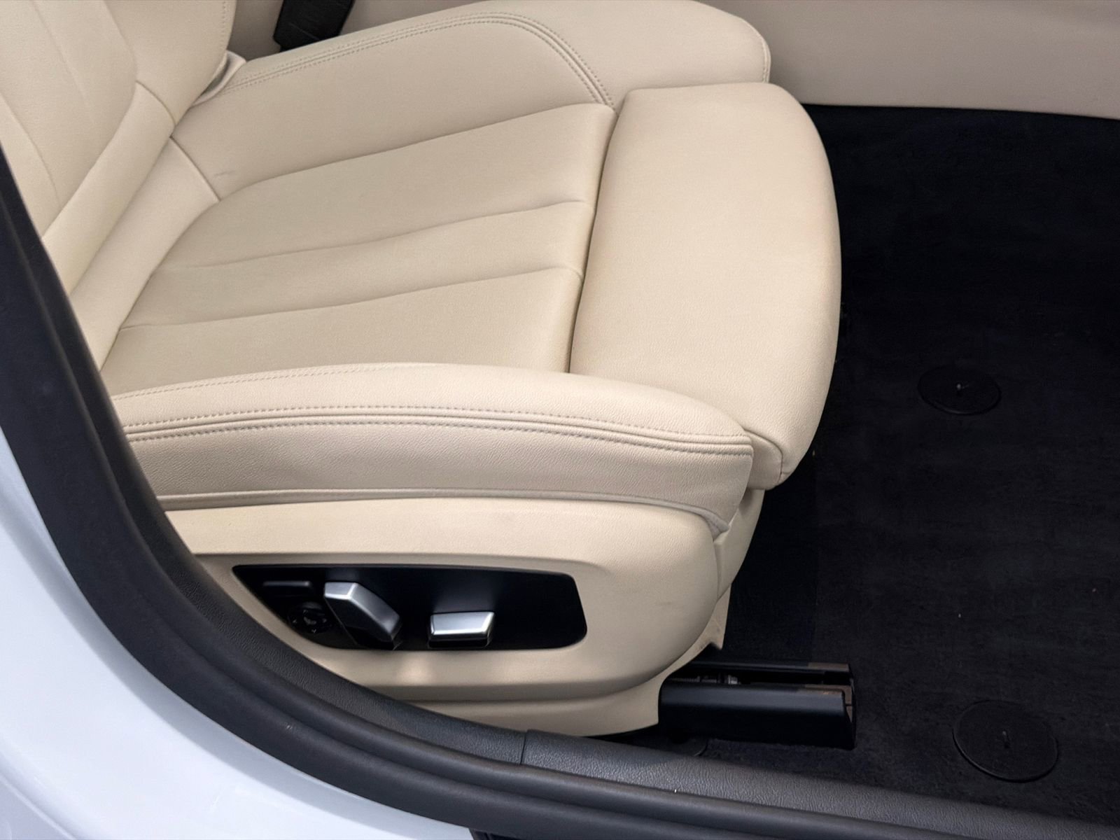 Used 2018 BMW 530i xDrive AWD/4WD image 10