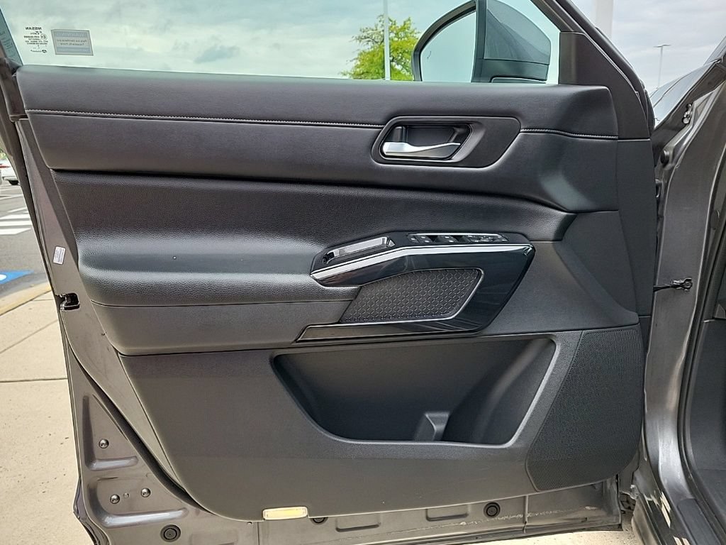 Used 2022 Nissan Pathfinder SV AWD/4WD image 30