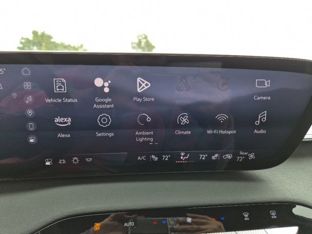 Used 2025 Buick Enclave Preferred w/ LPO, Floor Liner Package image 28