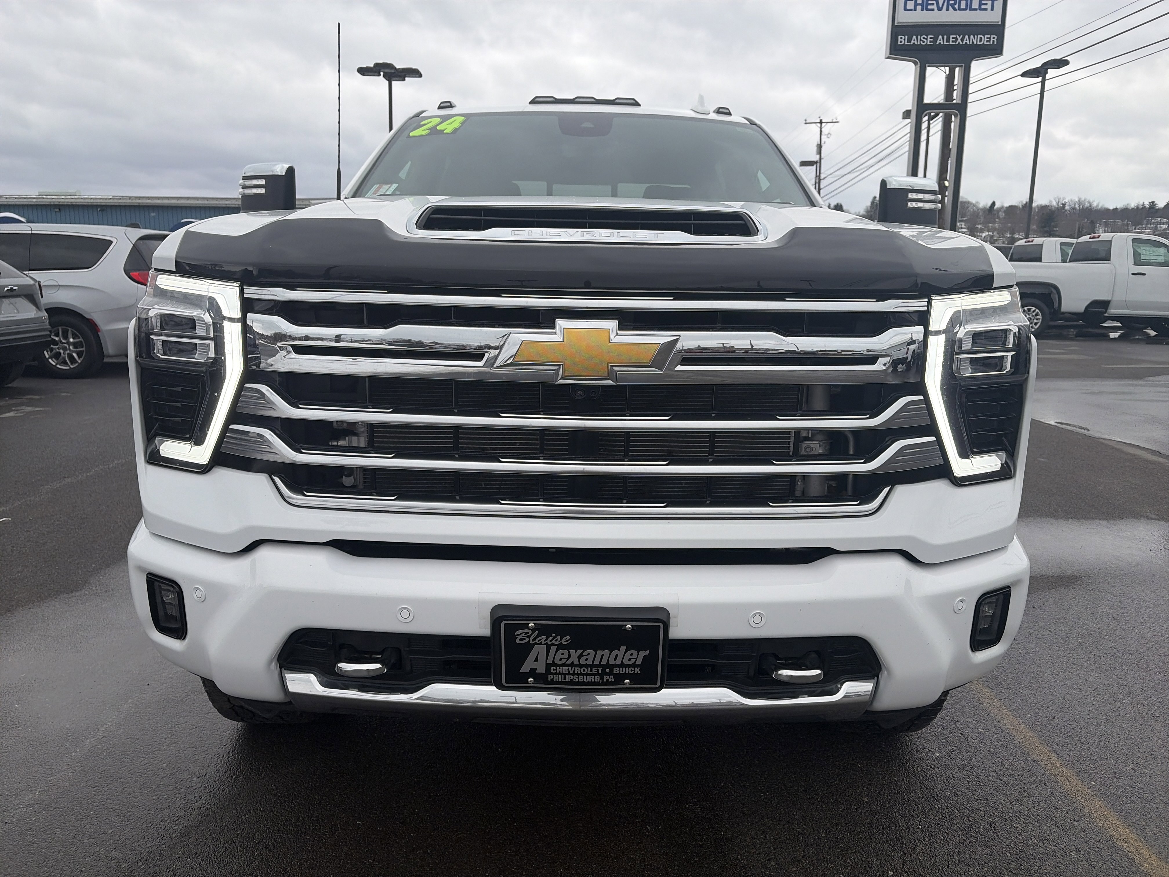 Used 2024 Chevrolet Silverado 2500 High Country w/ Technology Package image 9