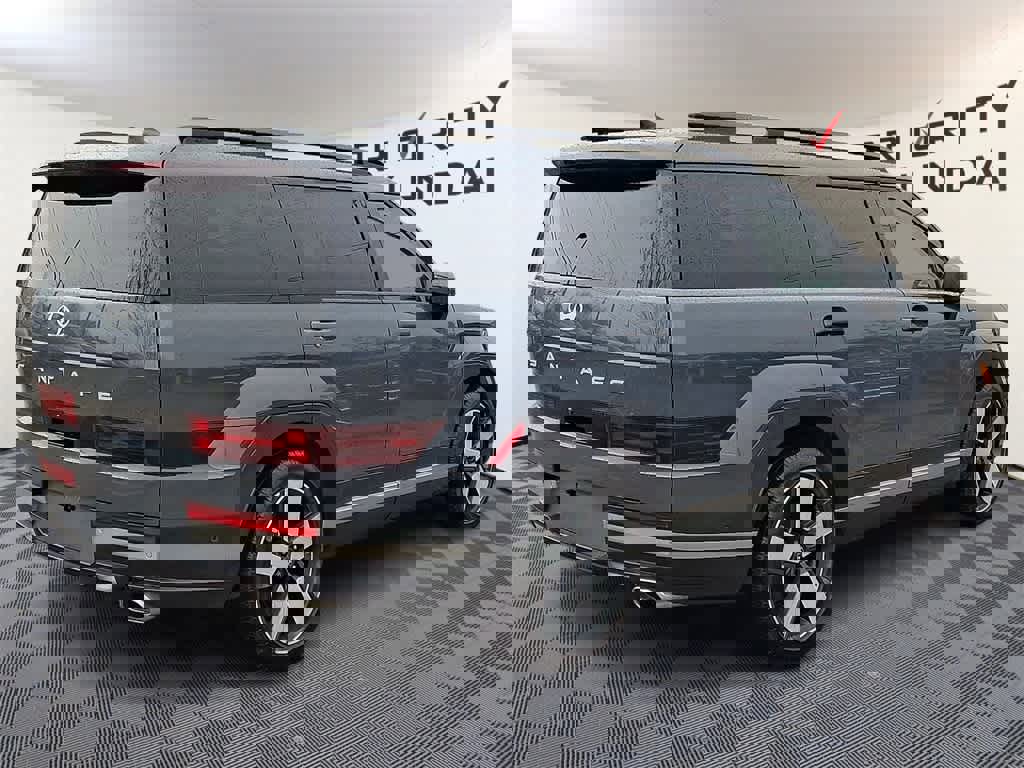 Used 2025 Hyundai Santa Fe Limited image 4