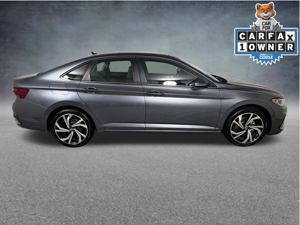 Used 2025 Volkswagen Jetta SEL FWD image 9