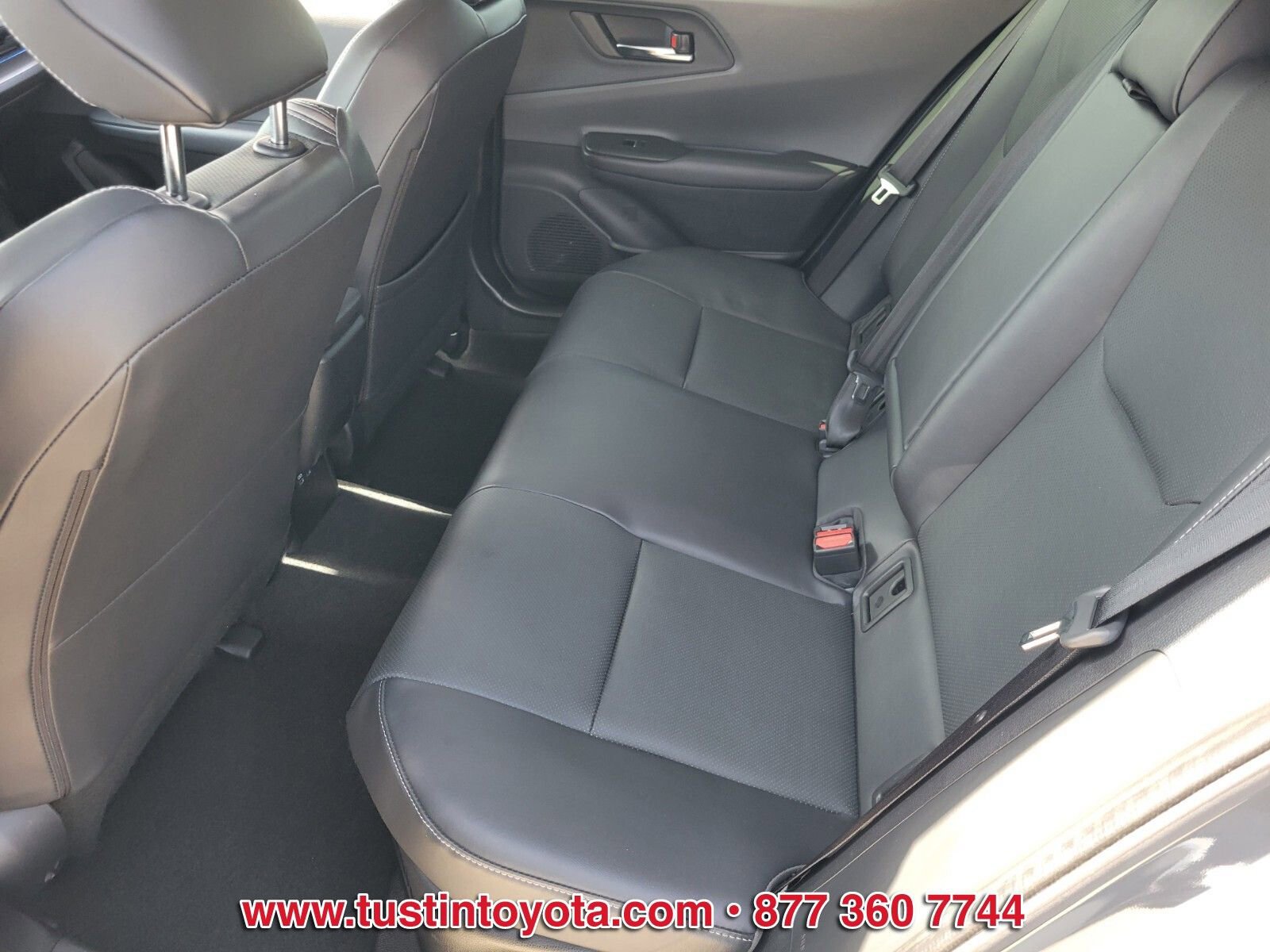 Used 2024 Toyota Prius XLE FWD image 11