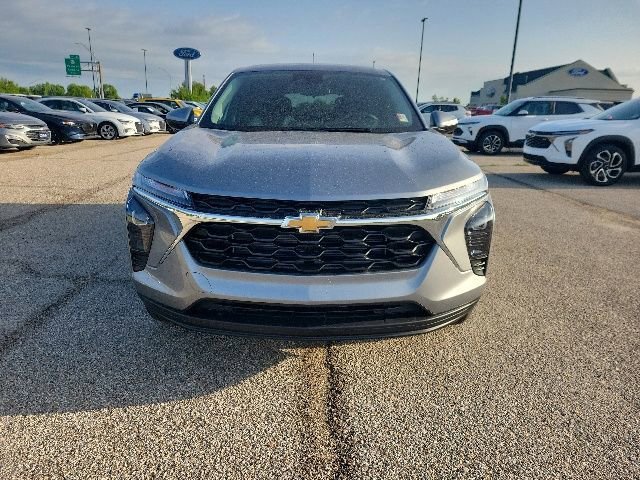 New 2026 Chevrolet Trax LS w/ LS Convenience Package FWD image 17