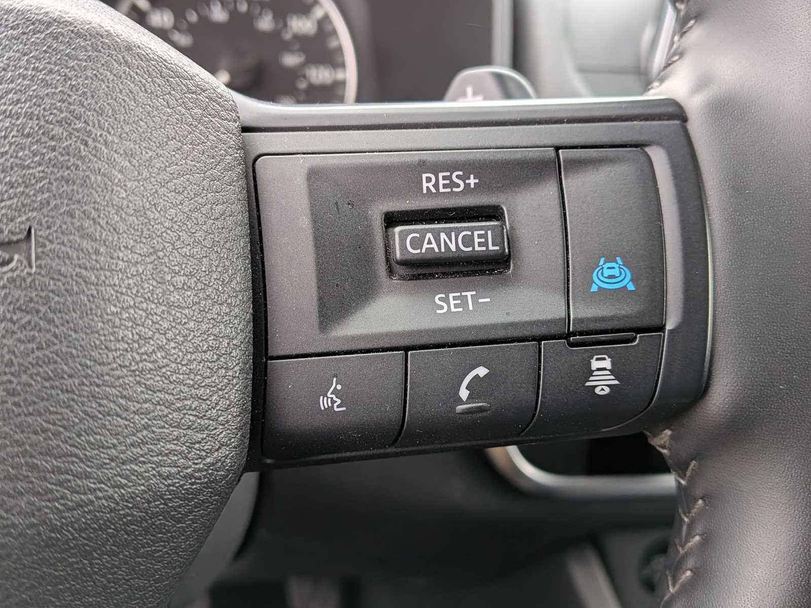 Used 2025 Nissan Rogue SV image 22