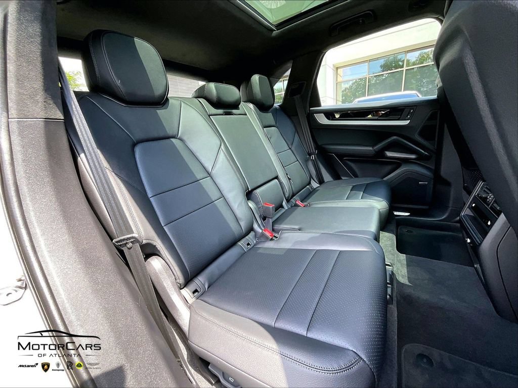 Used 2026 Porsche Cayenne AWD/4WD image 25