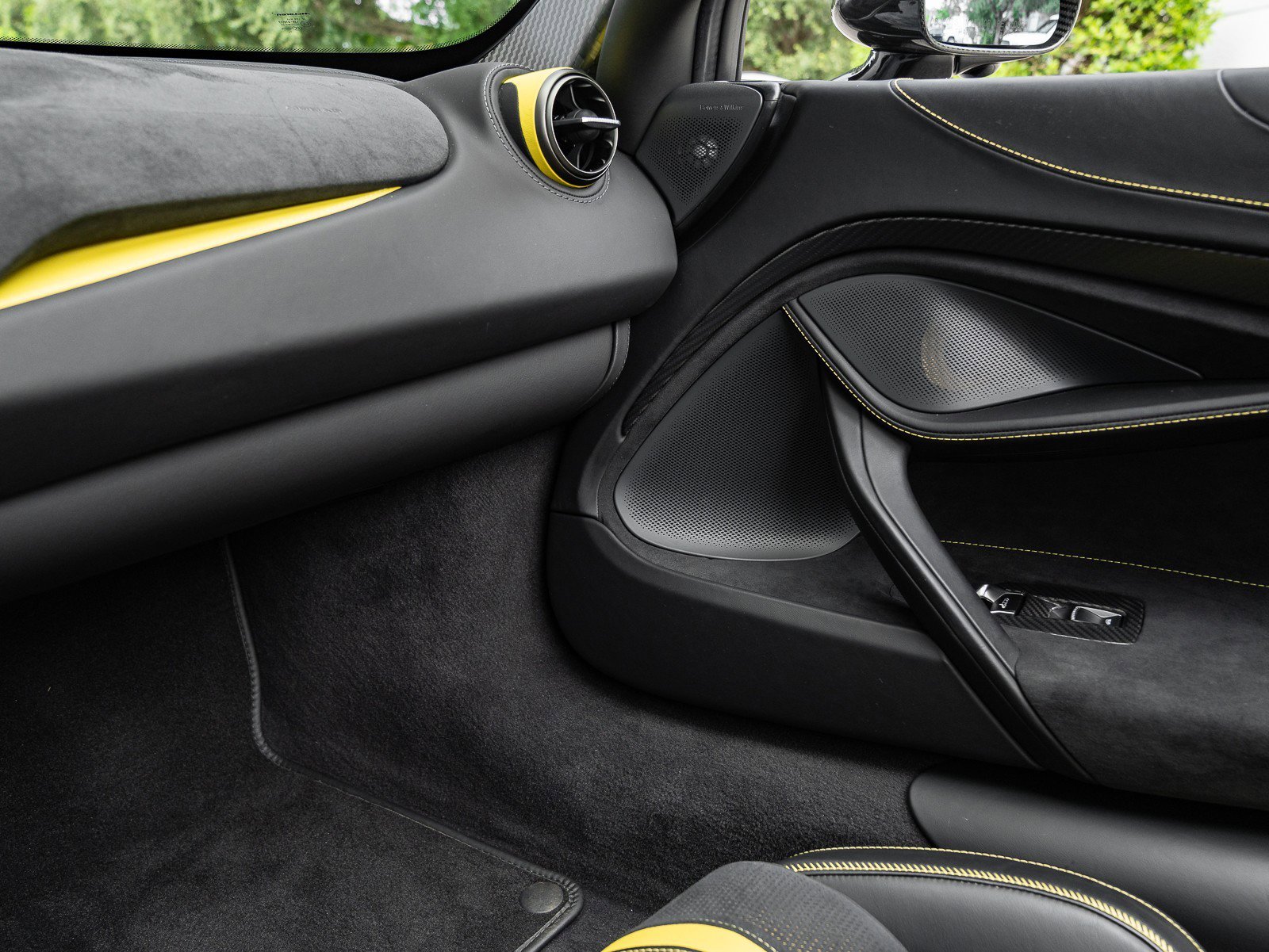 Used 2022 McLaren 720S Spider image 35
