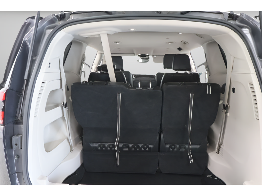Used 2023 Chrysler Pacifica Touring-L FWD image 24