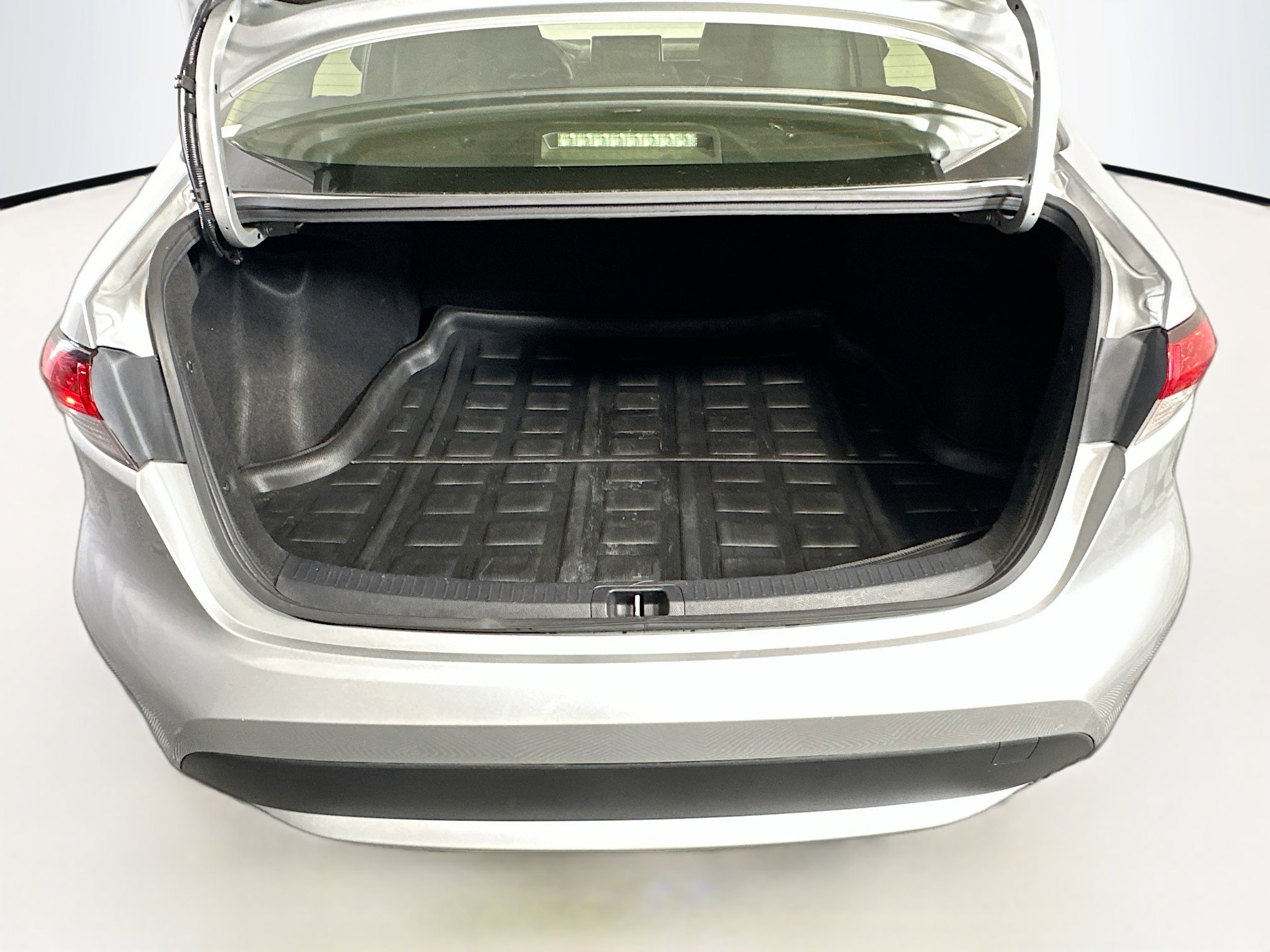 Used 2020 Toyota Corolla LE w/ LE Premium Package FWD image 28