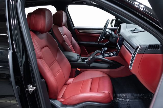 Used 2023 Porsche Cayenne Platinum Edition AWD/4WD image 25