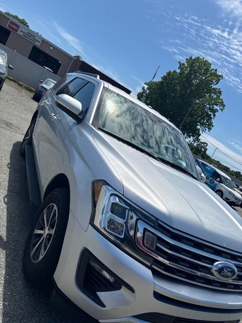Used 2019 Ford Expedition XLT w/ Equipment Group 201A AWD/4WD image 3