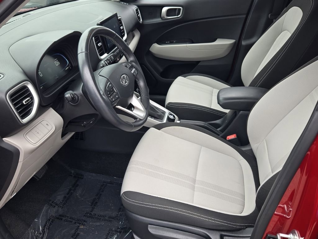 Certified 2024 Hyundai Venue SEL FWD image 10