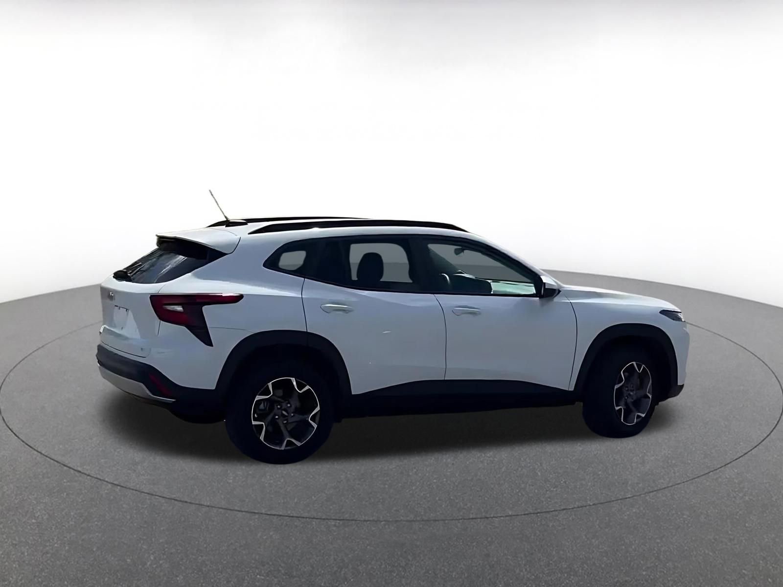 Used 2025 Chevrolet Trax LT image 14