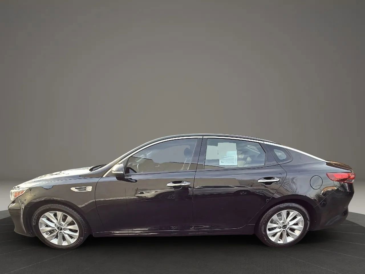 Used 2018 Kia Optima S w/ Panoramic Sunroof Package image 8