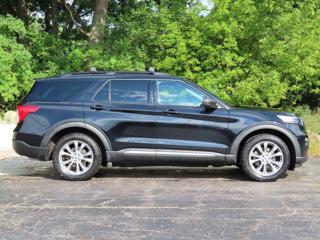 Used 2021 Ford Explorer XLT AWD/4WD image 2