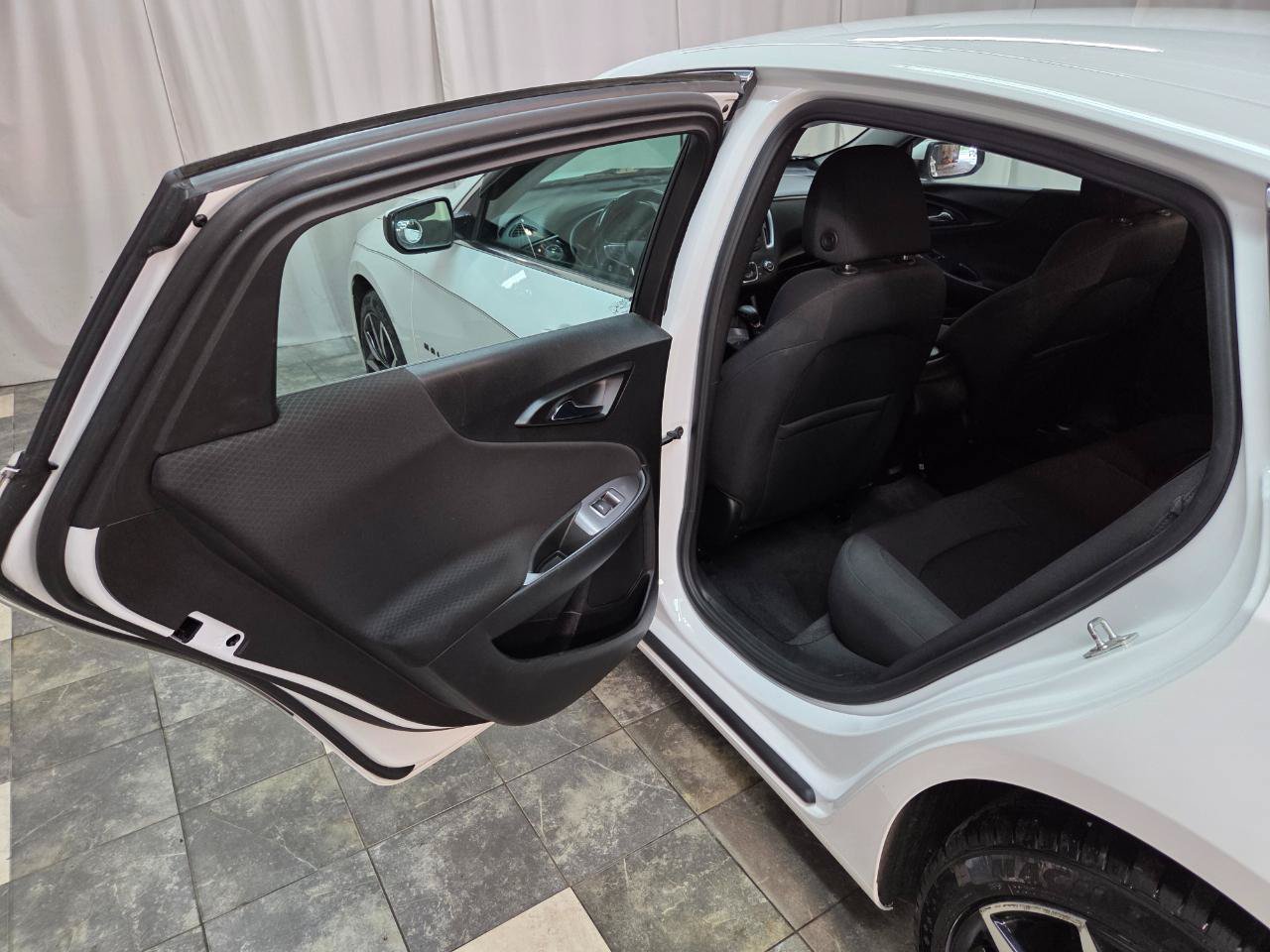 Used 2021 Chevrolet Malibu RS FWD image 11