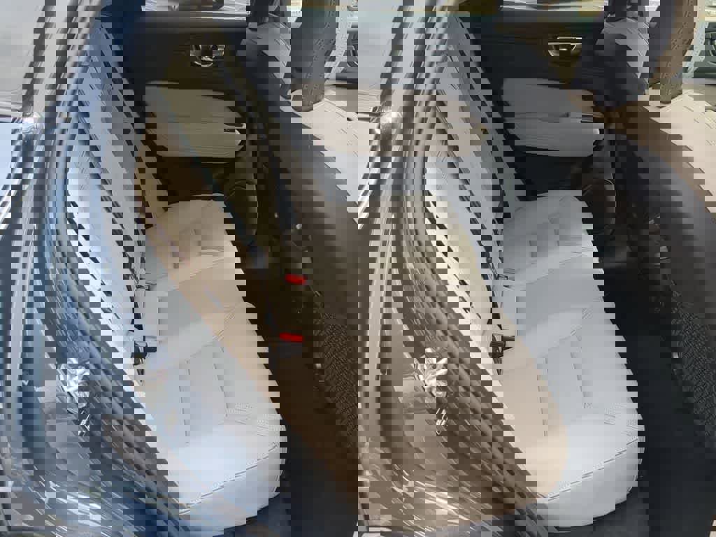 Certified 2026 Volvo XC60 B5 Plus w/ Protection Package Premier image 19