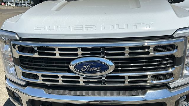 New 2025 Ford F550 4x4 Regular Cab Super Duty image 9