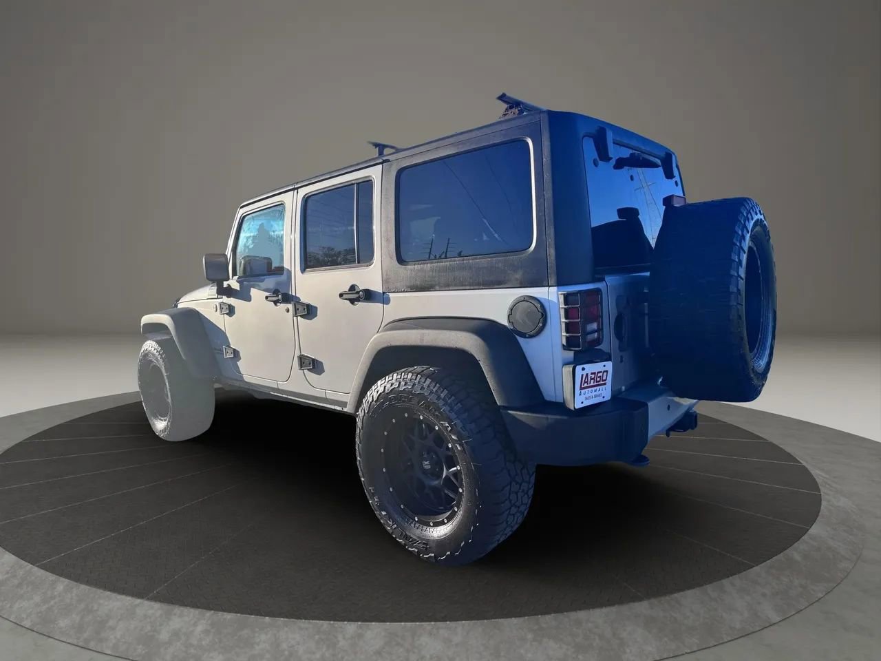 Used 2012 Jeep Wrangler Unlimited Sahara w/ Dual Top Group AWD/4WD image 5
