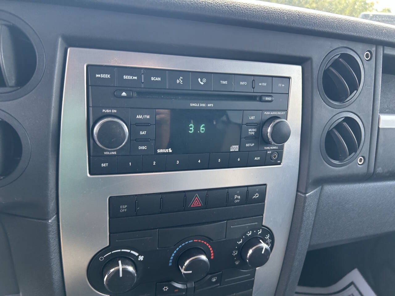 Used 2008 Jeep Commander Sport AWD/4WD image 9