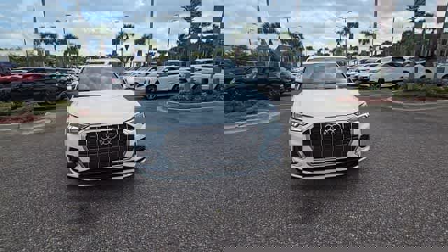 Used 2023 Audi Q3 2.0T Premium image 3