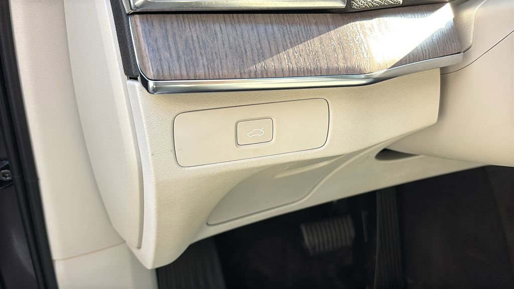 Certified 2023 Volvo XC90 B6 Plus w/ Protection Package AWD/4WD image 13
